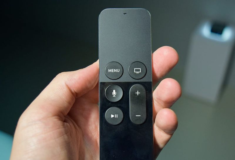 Пульт от Apple TV, который упрощает управление оставив только абсолютно необходимые функции