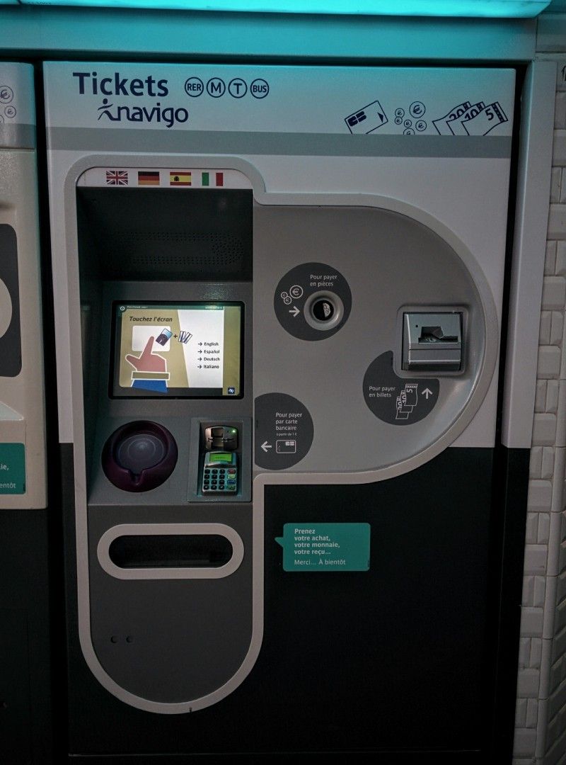 Покупка билетов на метро в Париже - Парижский автомат для покупки билетов